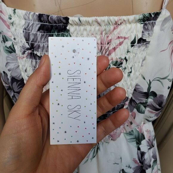 New Sienna sky  floral mini dress - Picture 5 of 9